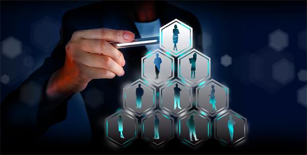 Consejo #2.- Aprende a soltar las riendas y confiar. Delega pero nunca pierdas de vista tu core business Consejo #2.- Aprende a soltar las riendas y confiar. Delega pero nunca pierdas de vista tu core business